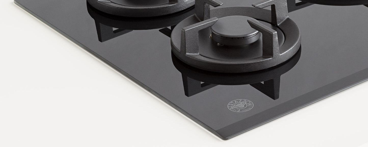 Zwarte gaskookplaat van glas 75 cm met ronde branders en Bertazzoni logo