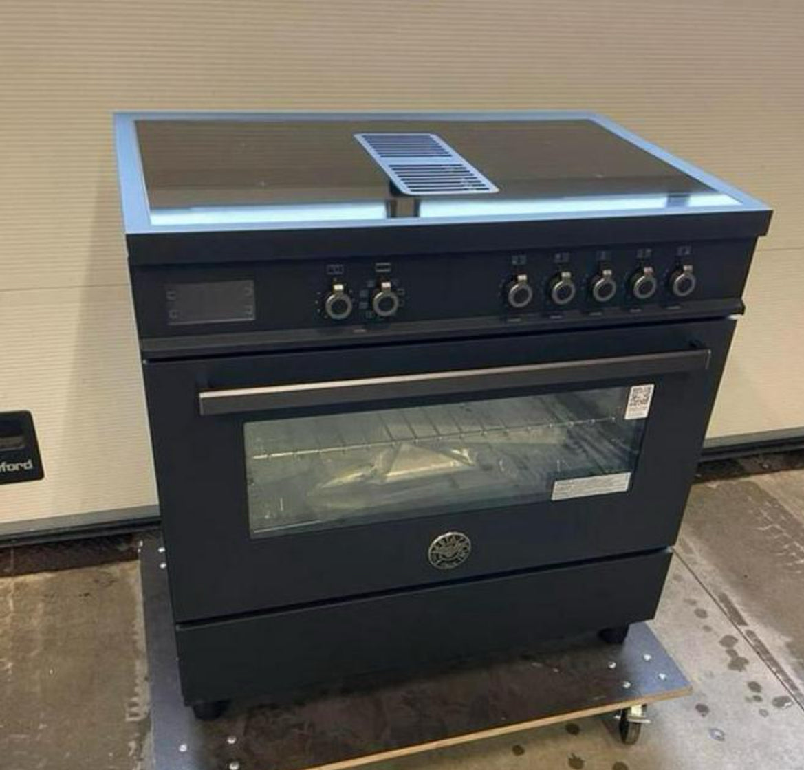 Air-Tec 90 cm fornuis met 4 inductiezones en geïntegreerde werkbladafzuiging in zwart design