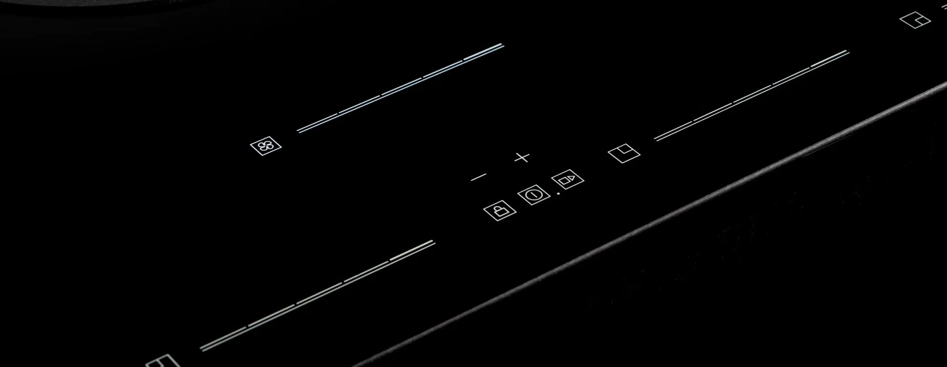 Inductiekookplaat 80 cm Bertazzoni met 4 kookzones, werkbladafzuiging en Multizone-functie